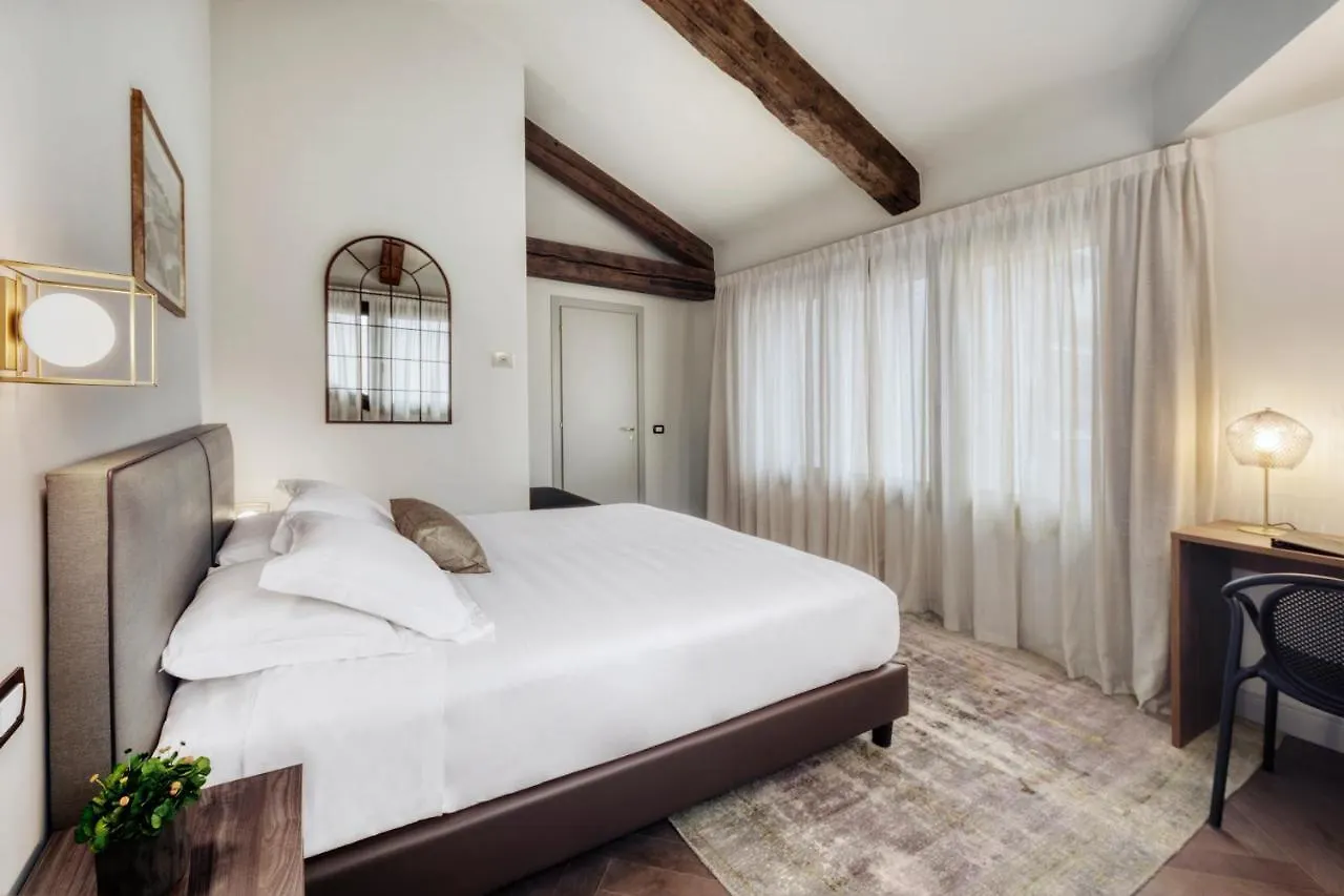 Porta Altinia Suites Treviso Hotel